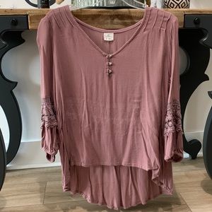 Women’s O’Neill Hi low hem. maybe. crochet cut out 3/4 sleeve Blouse